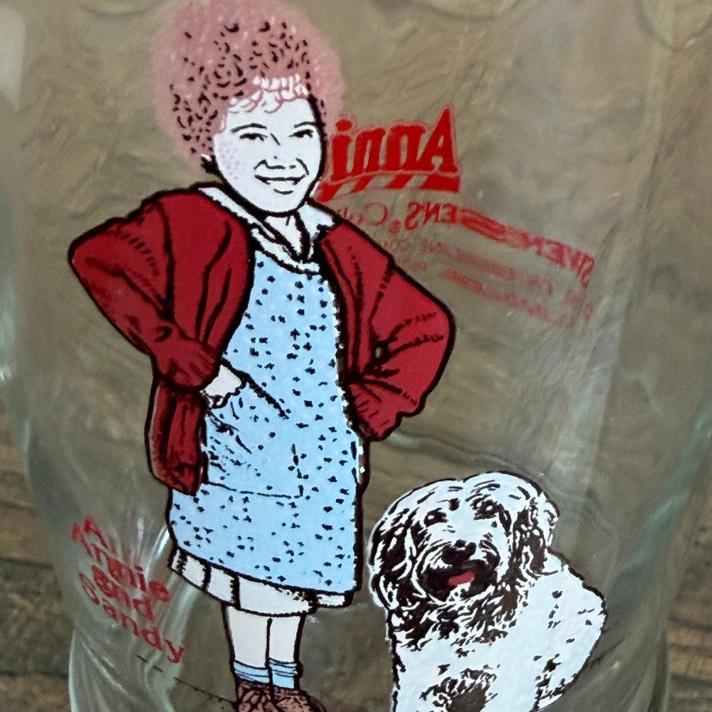 Annie and Sandy Collector Glass 1982 Movie Promo Swensen's‎